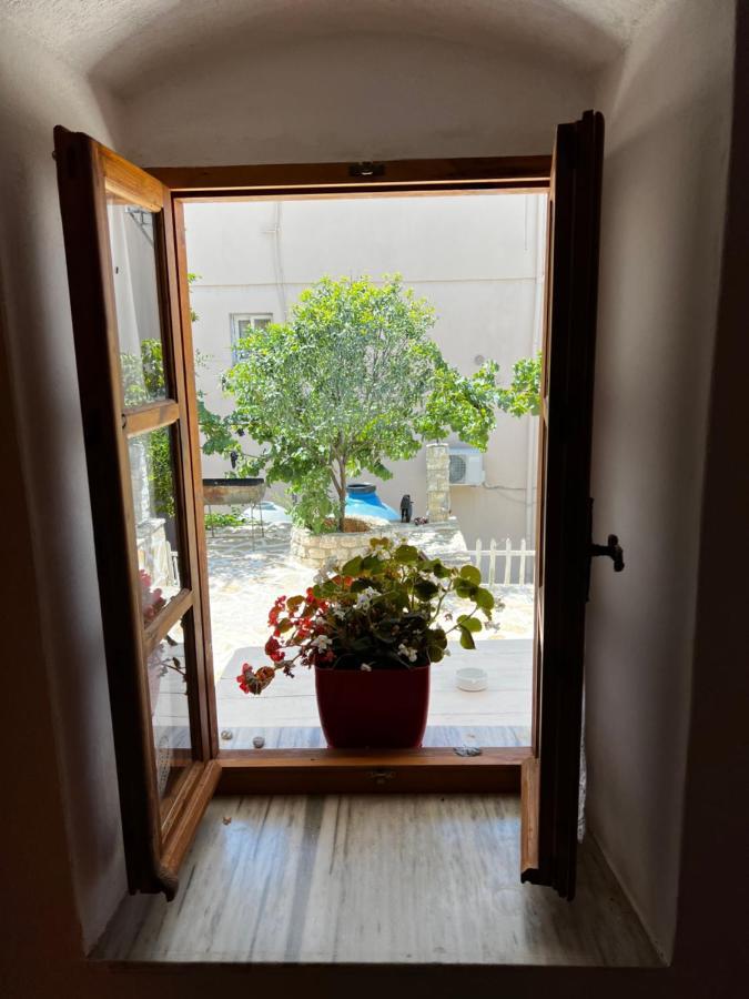 Emilios Traditional Apartament *