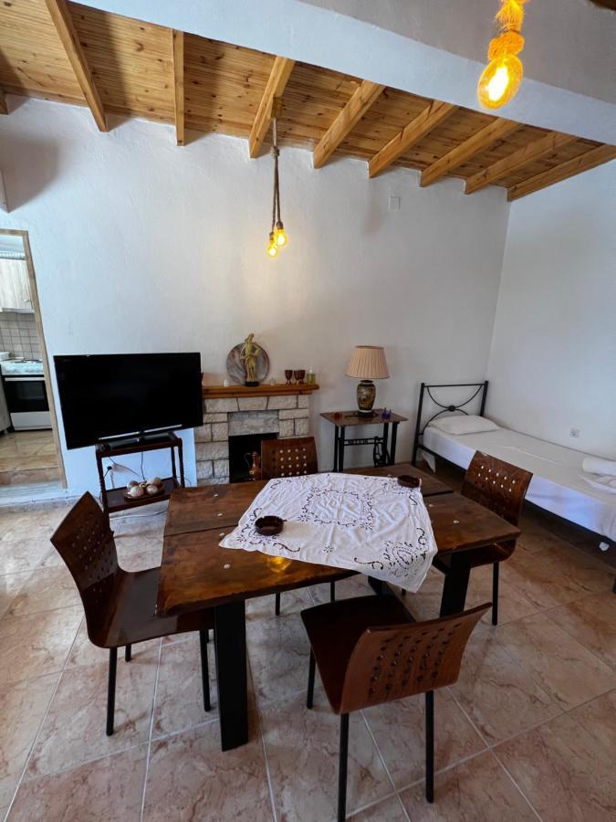 Emilios Traditional Apartament