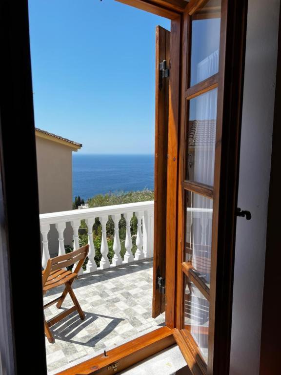 Emilios Traditional Apartament